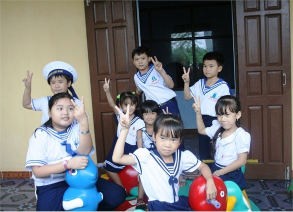 Tỉnh Khánh Hòa thăm tặng quà 1/6 cho trẻ em huyện đảo Trường Sa - ảnh 1